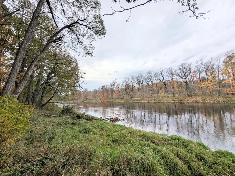 1993 Riverview Trl, Saukville Town, WI 53021 - Image #3