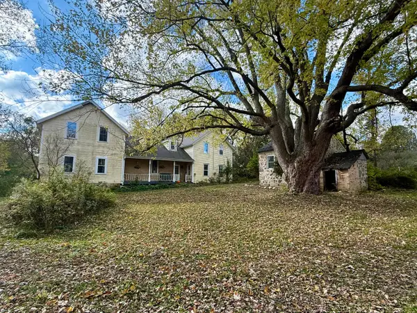 8878 Orchard Valley Rd, Farmington, WI 53090