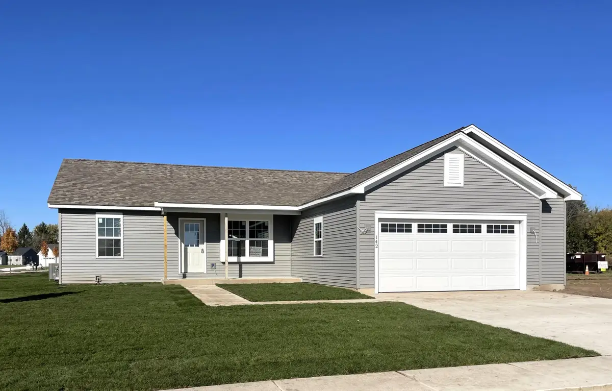 300 Savannah Dr, Walworth, WI 53184 - Image #1