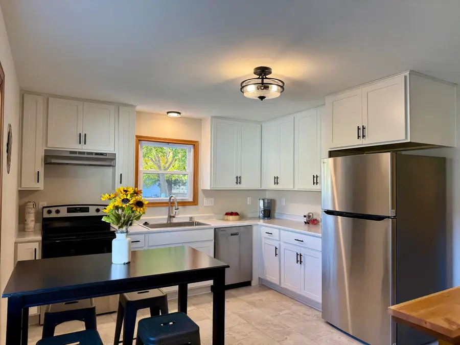 8108 W Beechwood Ave, Milwaukee, WI 53223 - Image #3