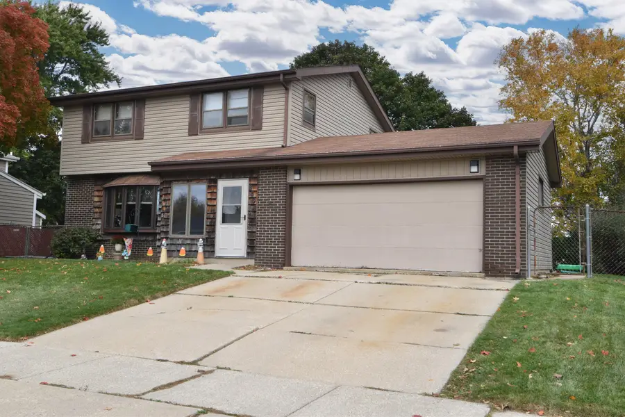 8608 Westbrook Dr, Sturtevant, WI 53177 - Image #2