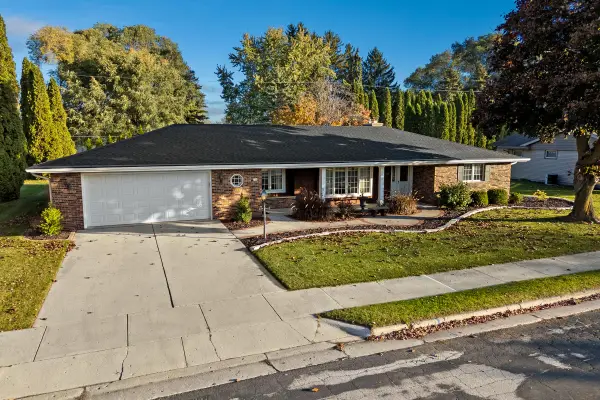 716 Huron Ave, Oostburg, WI 53070