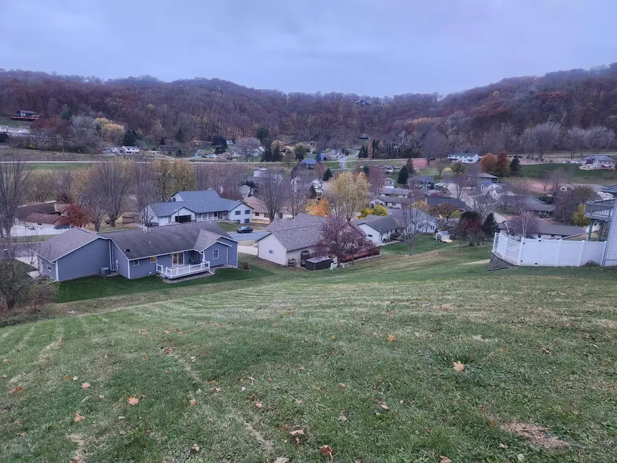 225 Red Apple Dr, La Crescent, MN 55943 - Image #2