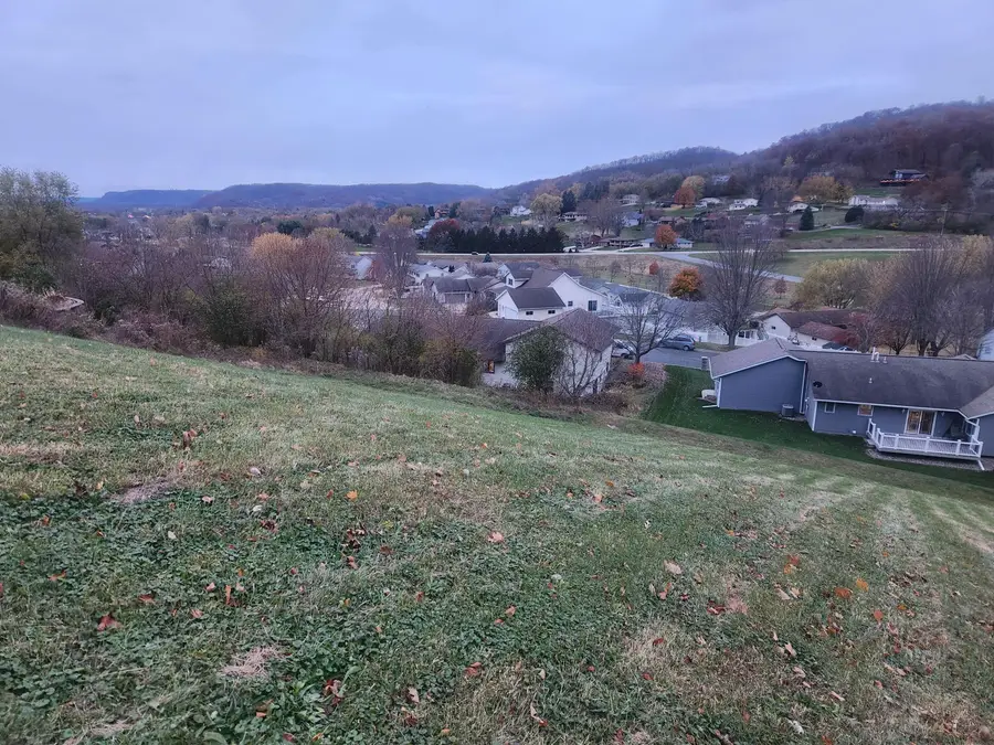 225 Red Apple Dr, La Crescent, MN 55943 - Image #3