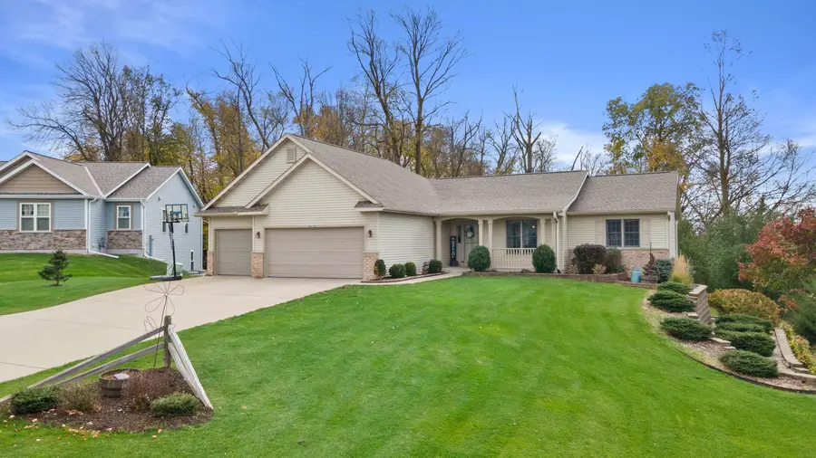 N8219 Pritchard Farm Rd, Ixonia, WI 53036 - Image #2