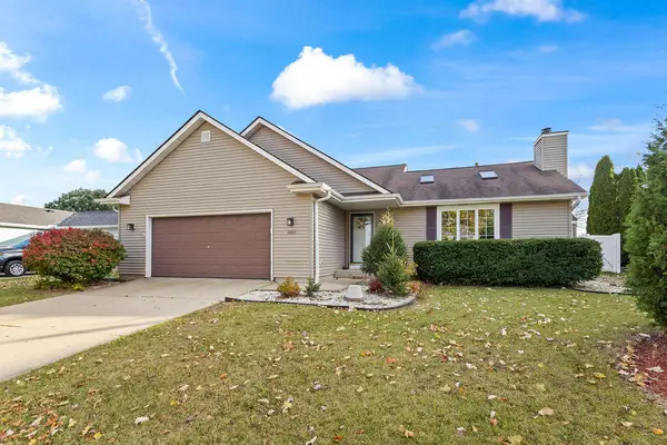 1003 W Finch Ln, Oak Creek, WI 53154