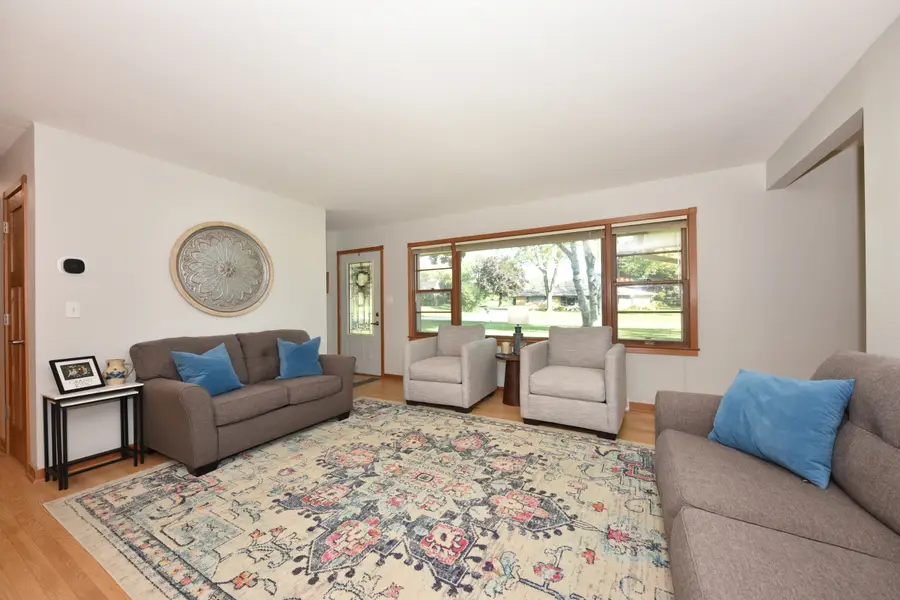 16205 Choctaw Trl, Brookfield, WI 53005 - Image #3