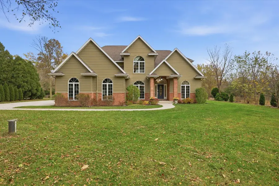 10038 N Cedarburg Rd, Mequon, WI 53092 - Image #2