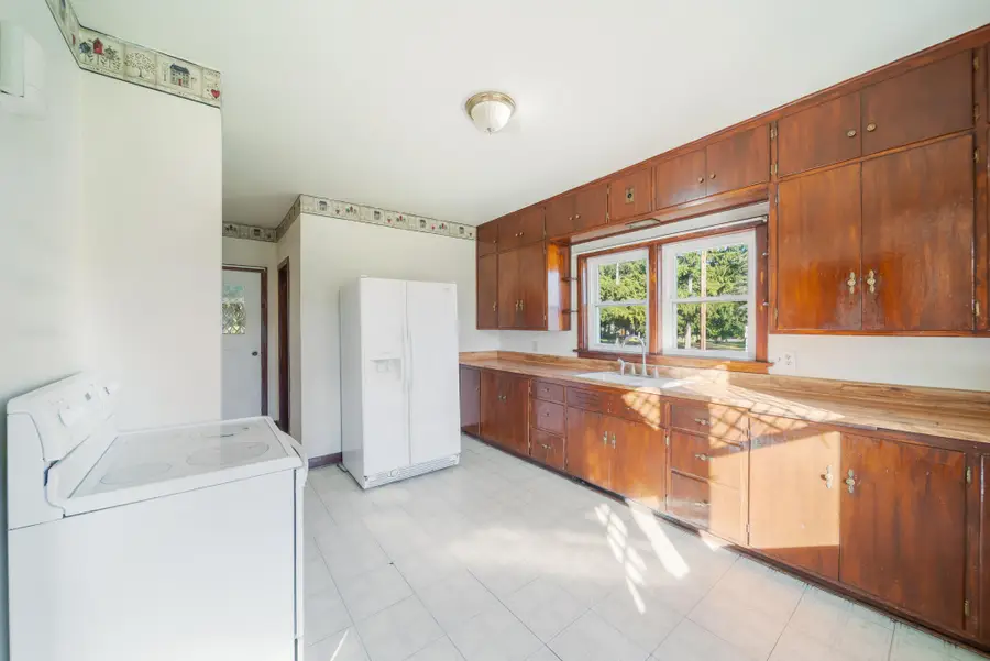 143 E Church St, Mishicot, WI 54228 - Image #3