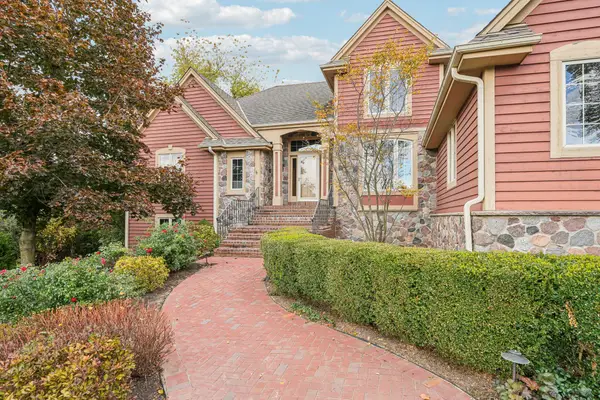 1382 Cedarton Pkwy, Cedarburg, WI 53024