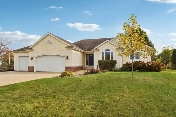 6802 Sandy Ln, Waterford, WI 53185