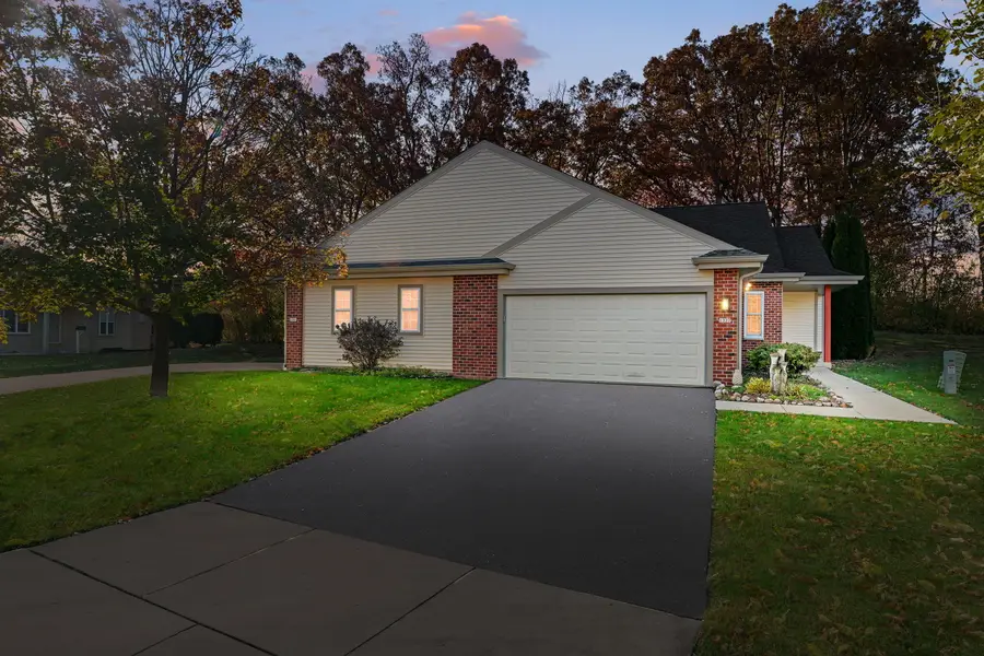 1337 E Buckwood Dr, Oak Creek, WI 53154 - Image #2