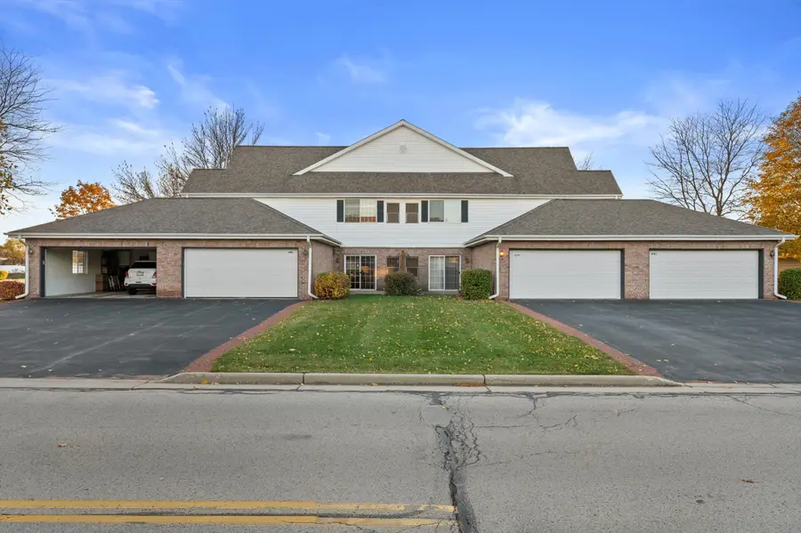4779 S Forest Point Blvd, New Berlin, WI 53151 - Image #2