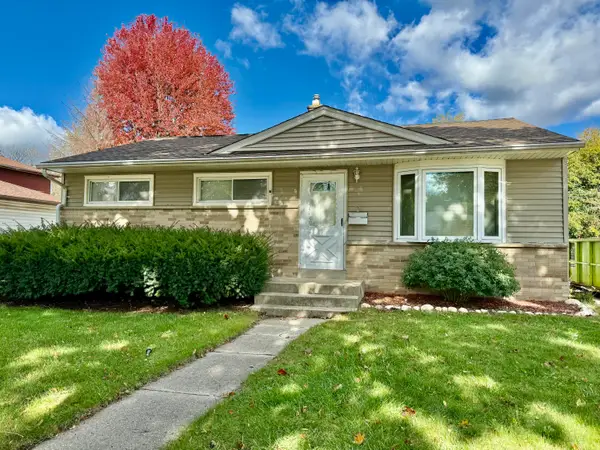 526 Peters Dr, Waukesha, WI 53188