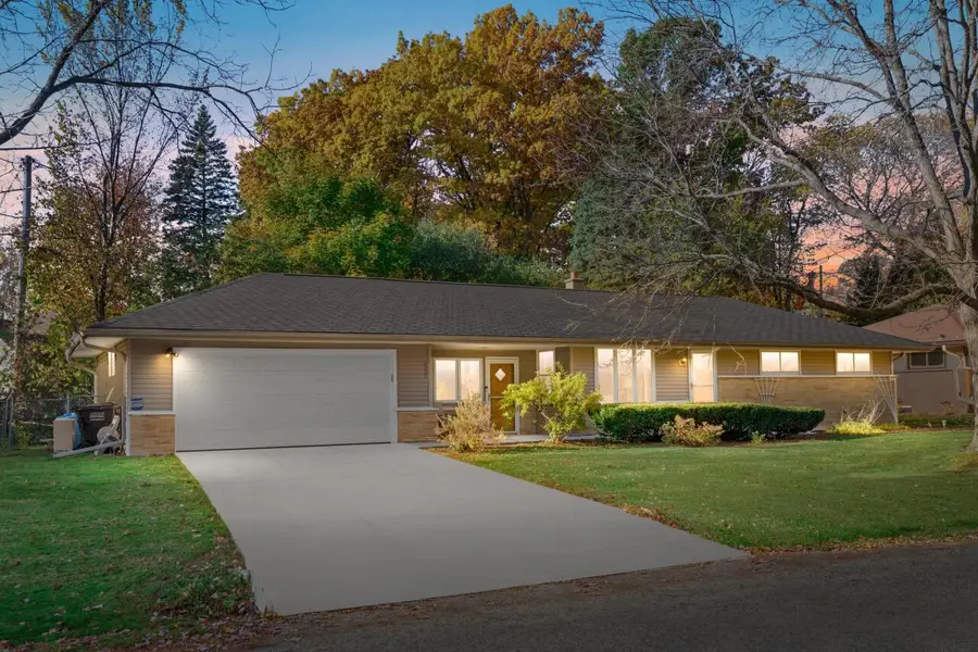 2335 W Marne Ave, Glendale, WI 53209 - Image #2