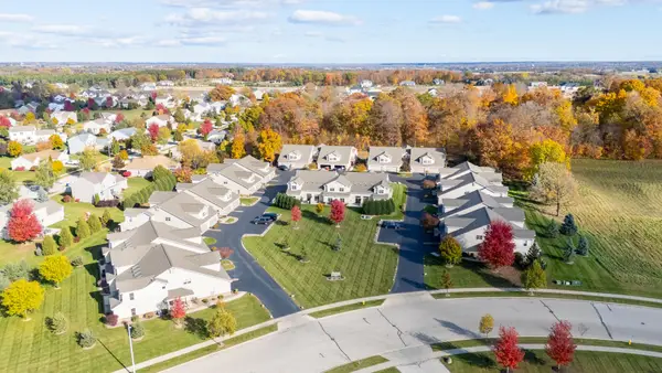 572 Cedar Bluffs Way, Slinger, WI 53086