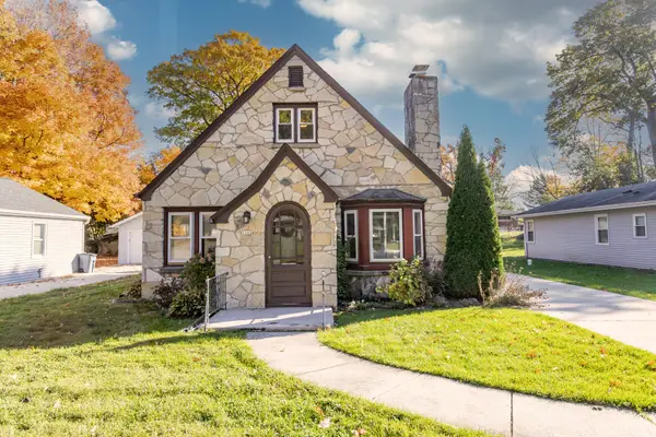 1300 Parkway Dr, Brookfield, WI 53005