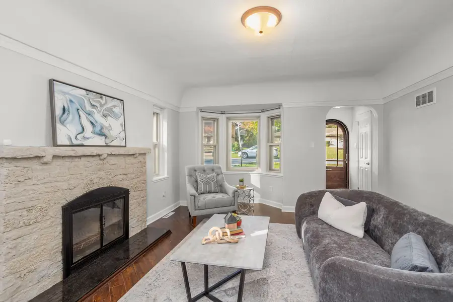 1300 Parkway Dr, Brookfield, WI 53005 - Image #3