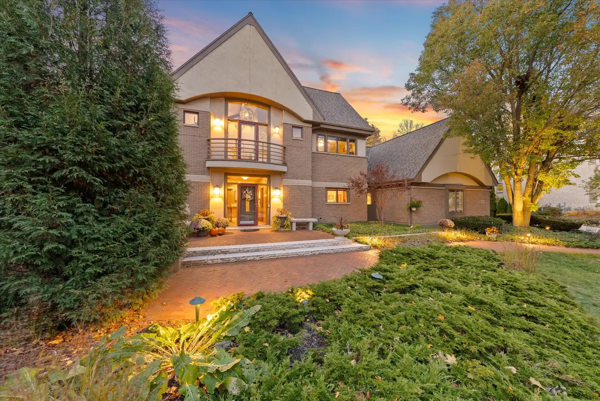 1319 Creekside Ct, Grafton, WI 53024 - Image #1