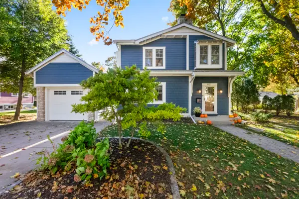 621 W Labelle Ave, Oconomowoc, WI 53066