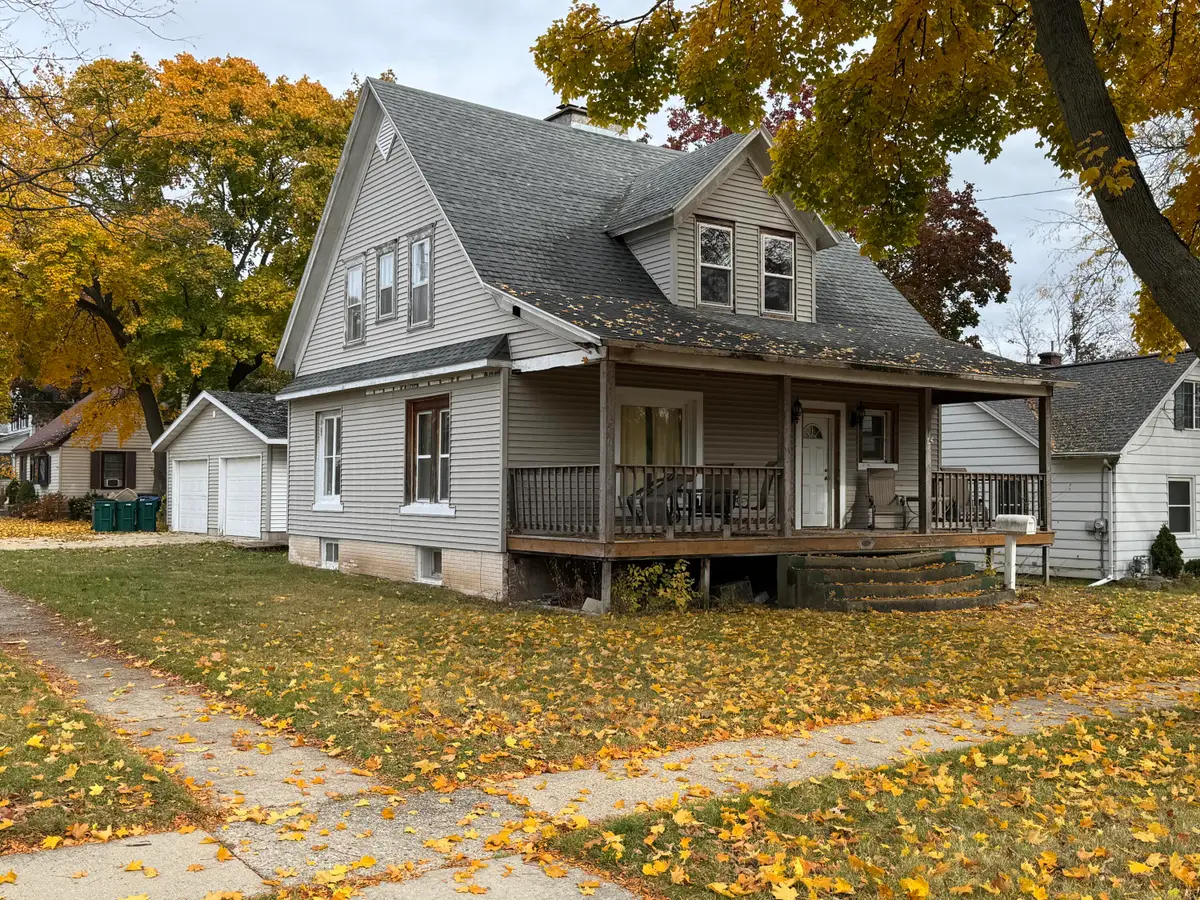 812 W Sherman Ave, Fort Atkinson, WI 53538 - Image #1