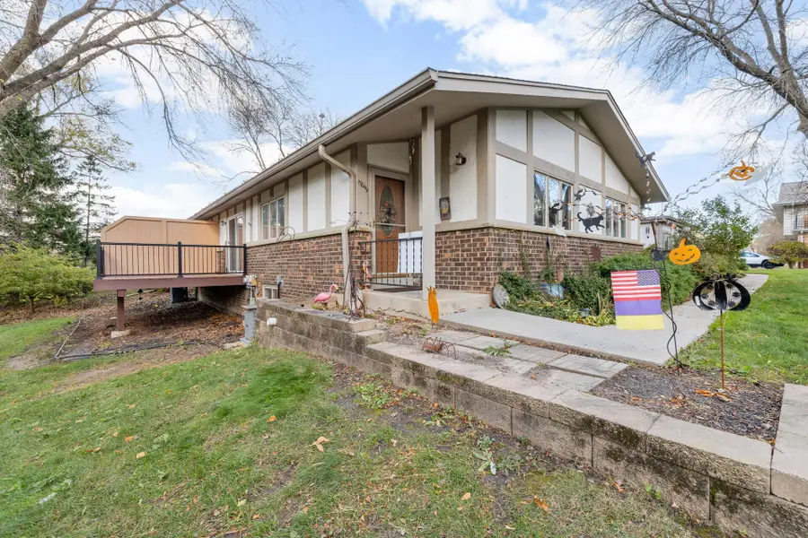 17849 Nassau Dr, Brookfield, WI 53045 - Image #2