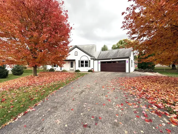 198 Cramer Ave, Dousman, WI 53118