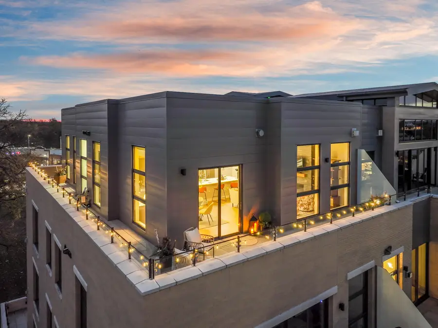 215 E Pleasant St, Oconomowoc, WI 53066 - Image #2