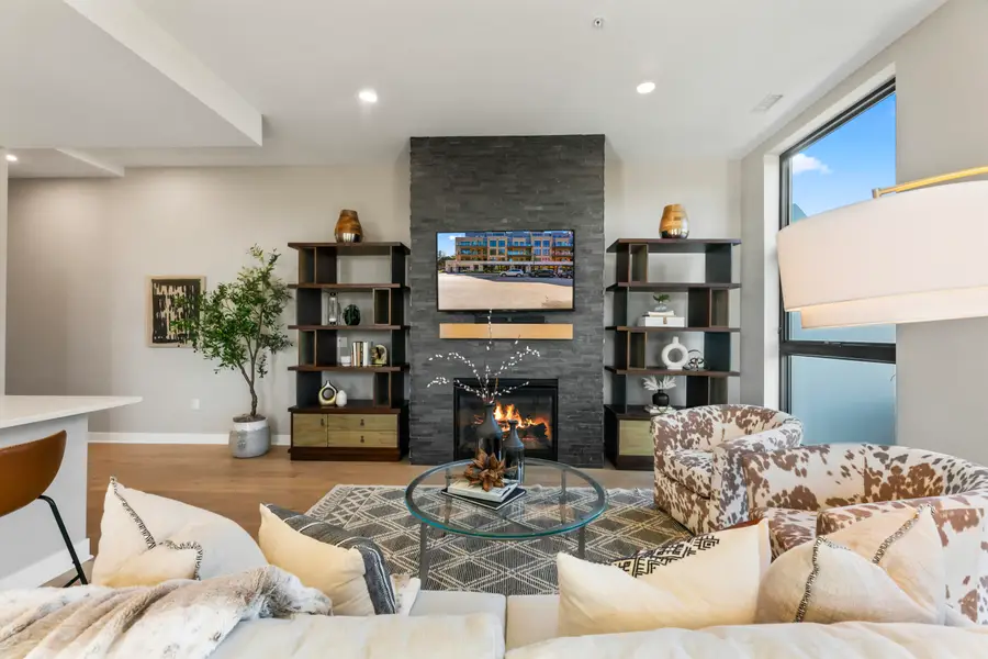 215 E Pleasant St, Oconomowoc, WI 53066 - Image #3