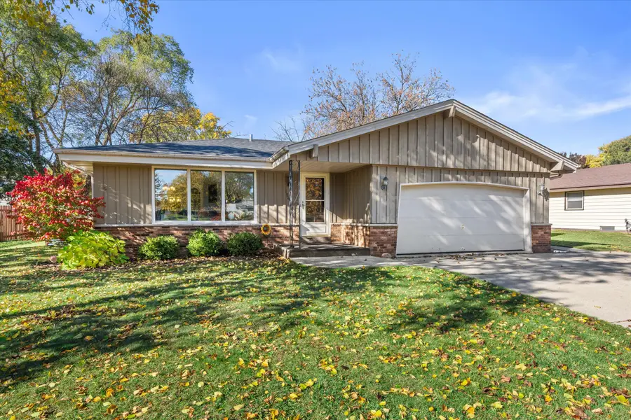 15450 W Elmont Ln, New Berlin, WI 53151 - Image #2