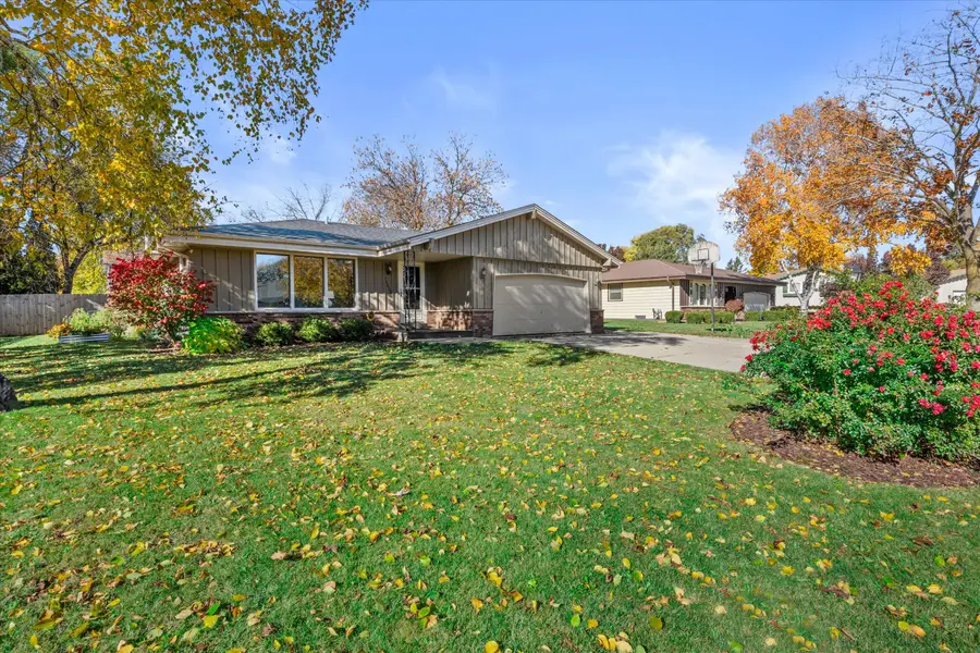 15450 W Elmont Ln, New Berlin, WI 53151 - Image #3
