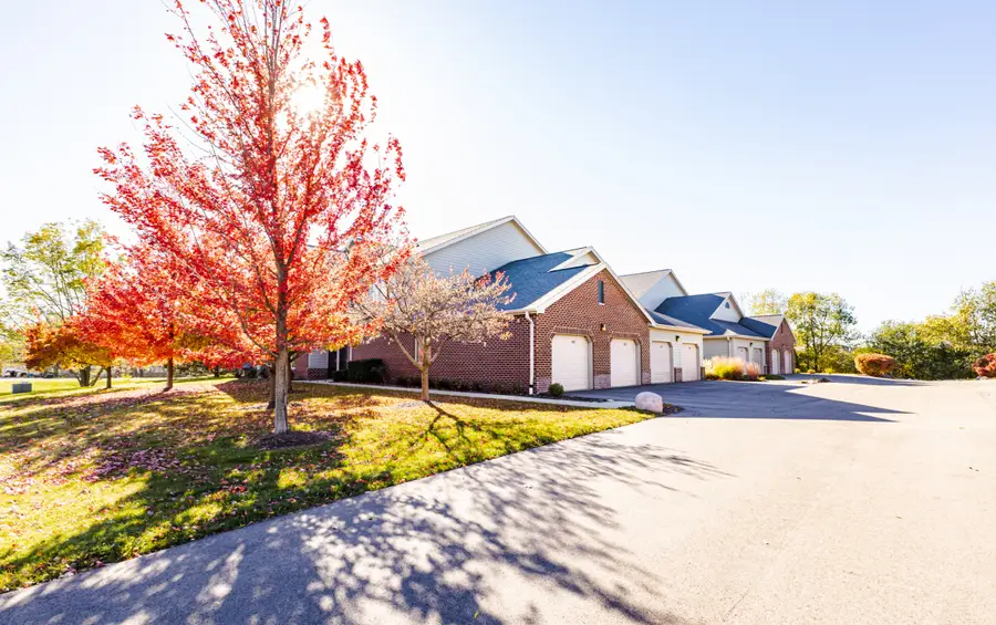 4893 S Forest Ridge Dr, New Berlin, WI 53151 - Image #3