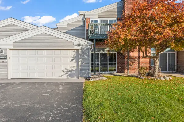 N16W26567 Tall Reeds Ln, Pewaukee, WI 53072