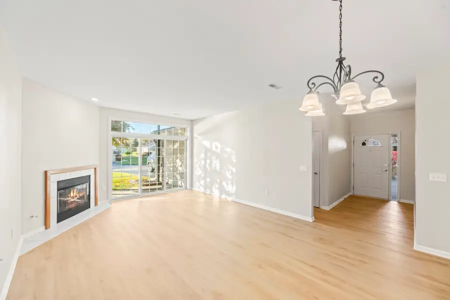 N16W26567 Tall Reeds Ln, Pewaukee, WI 53072 - Image #2