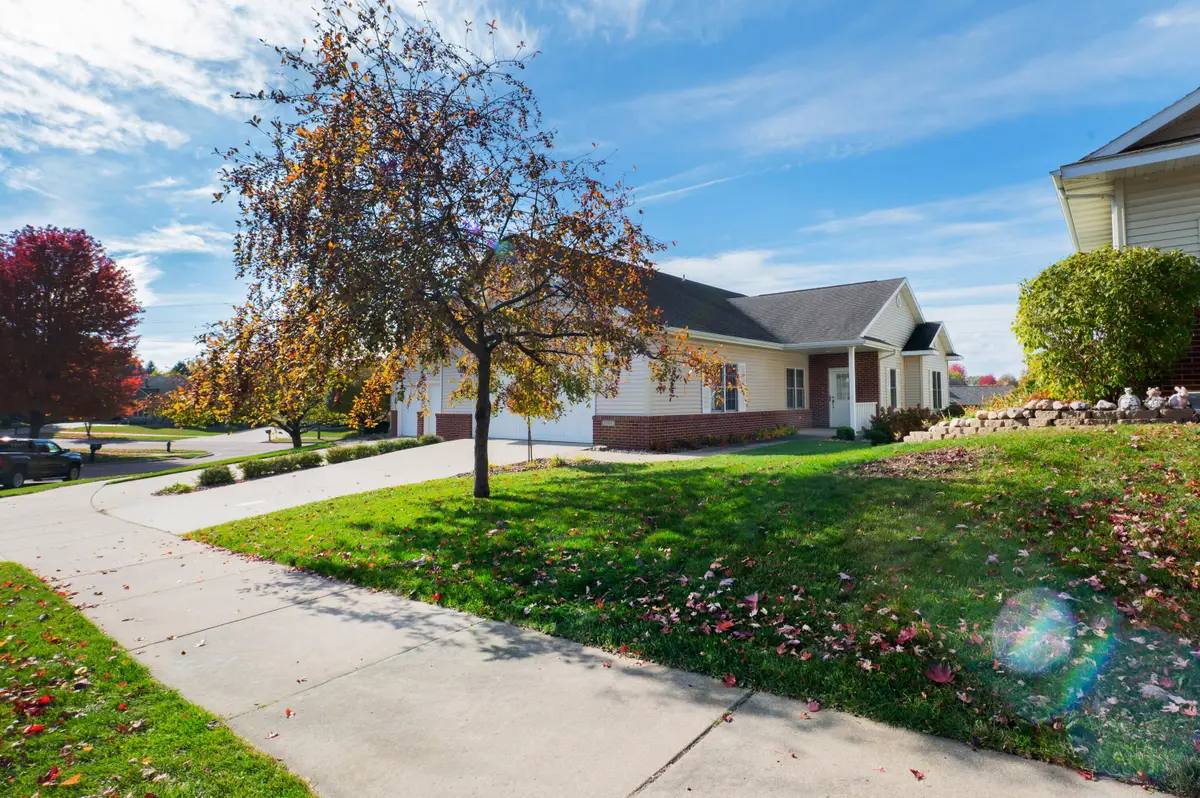 1607 Pine Ridge Dr, Onalaska, WI 54650 - Image #1