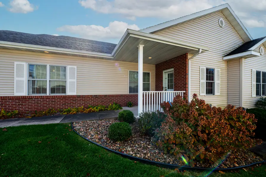 1607 Pine Ridge Dr, Onalaska, WI 54650 - Image #2