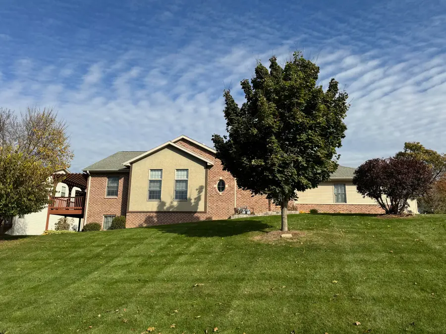 1568 East Gate Dr, Watertown, WI 53094 - Image #2