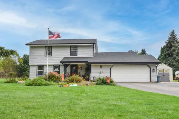 N67W33863 Loghouse Ct, Merton, WI 53066