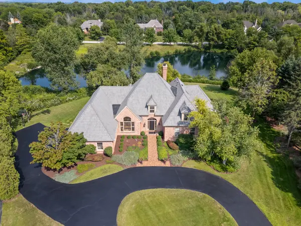4012 W Canterbury Ct, Mequon, WI 53092