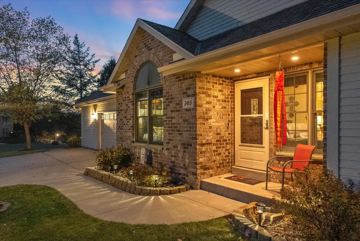 305 Kames Ct, Slinger, WI 53086 - Image #1