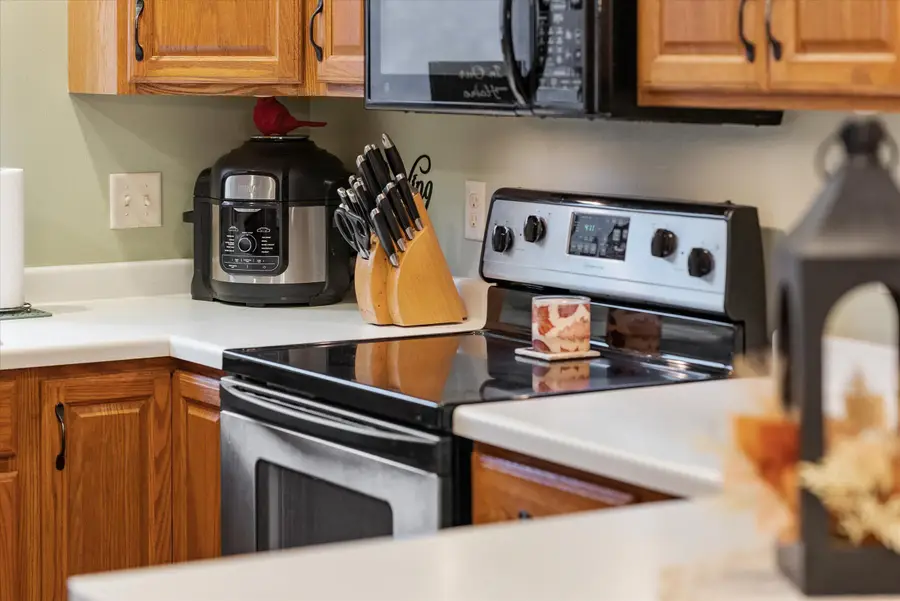 305 Kames Ct, Slinger, WI 53086 - Image #2