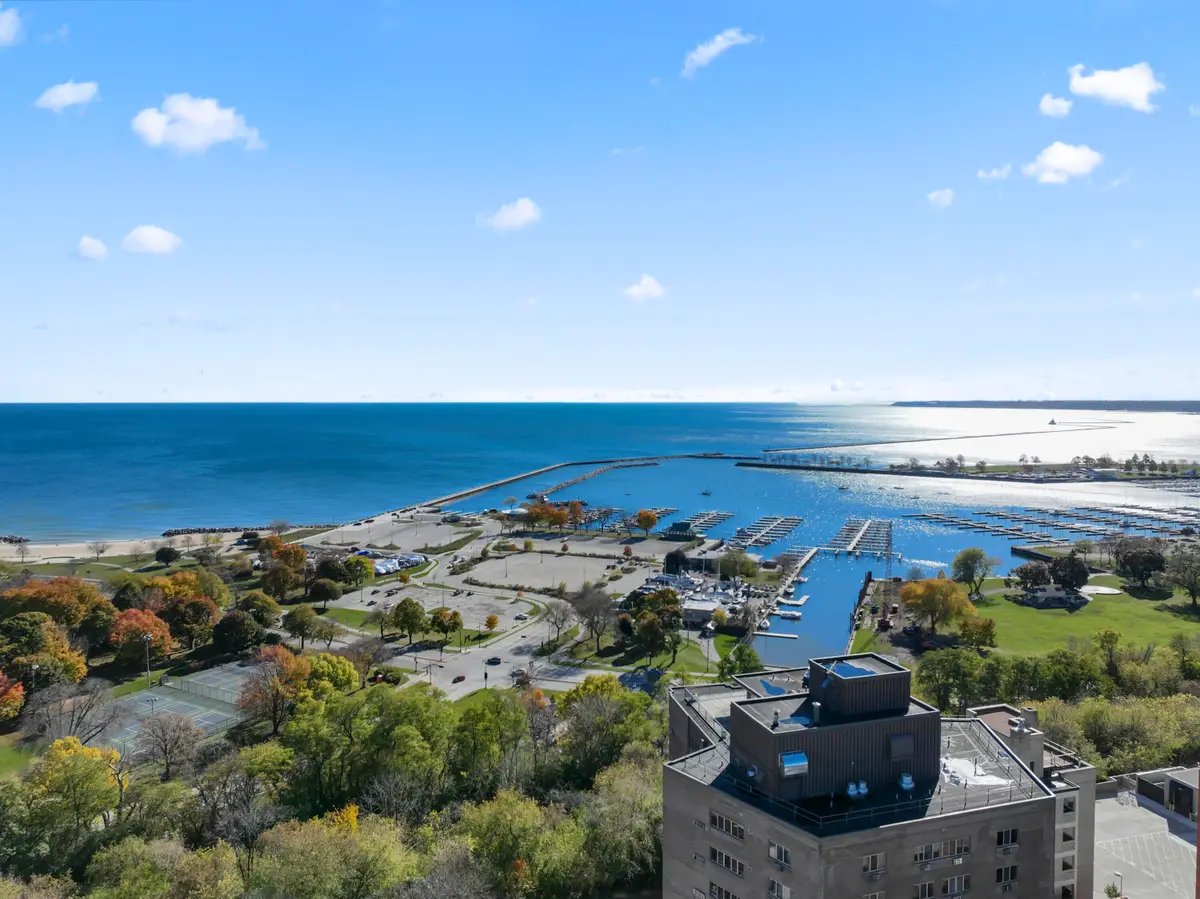 1919 N Summit Ave, Milwaukee, WI 53202 - Image #1