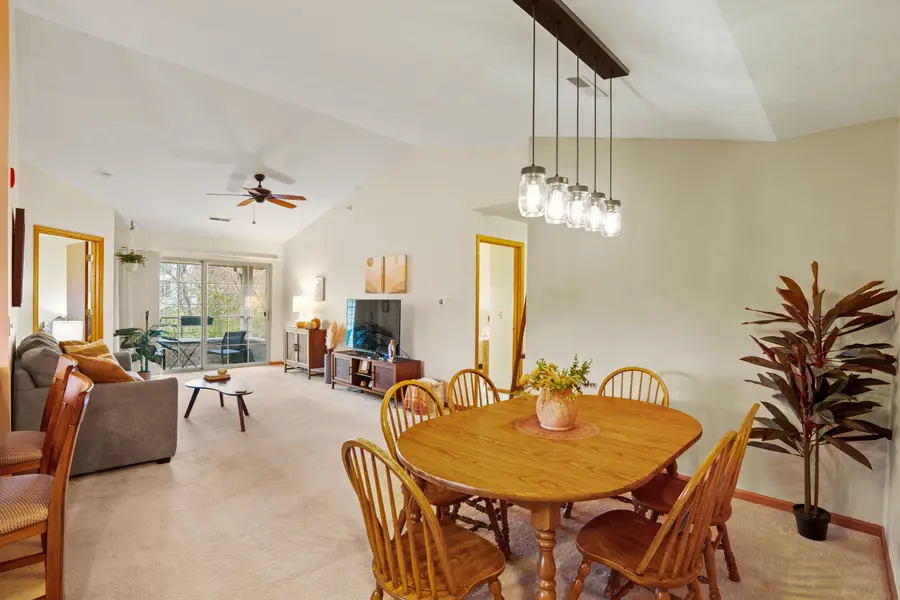 18425 Emerald Dr, Brookfield, WI 53045 - Image #2