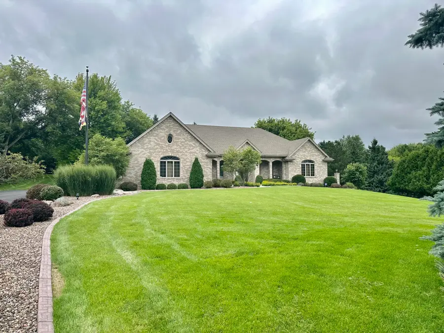 N25W30832 Overlook Ct, Delafield Town, WI 53072 - Image #2