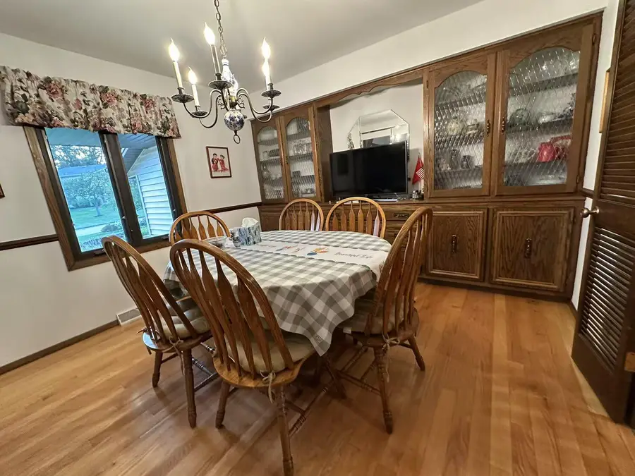 1930 Cotton Tail Ln, Brookfield, WI 53045 - Image #2