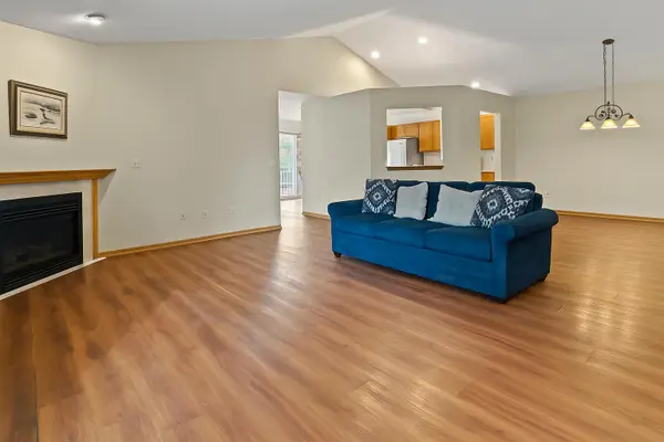 6245 S Creekside Dr, Milwaukee, WI 53110