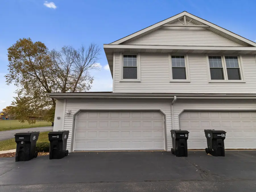 6245 S Creekside Dr, Cudahy, WI 53110 - Image #2