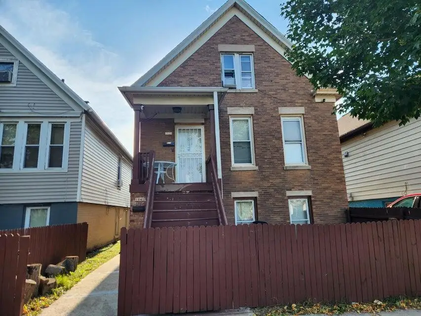 1939 S Winona Ln, Milwaukee, WI 53204 - Image #2