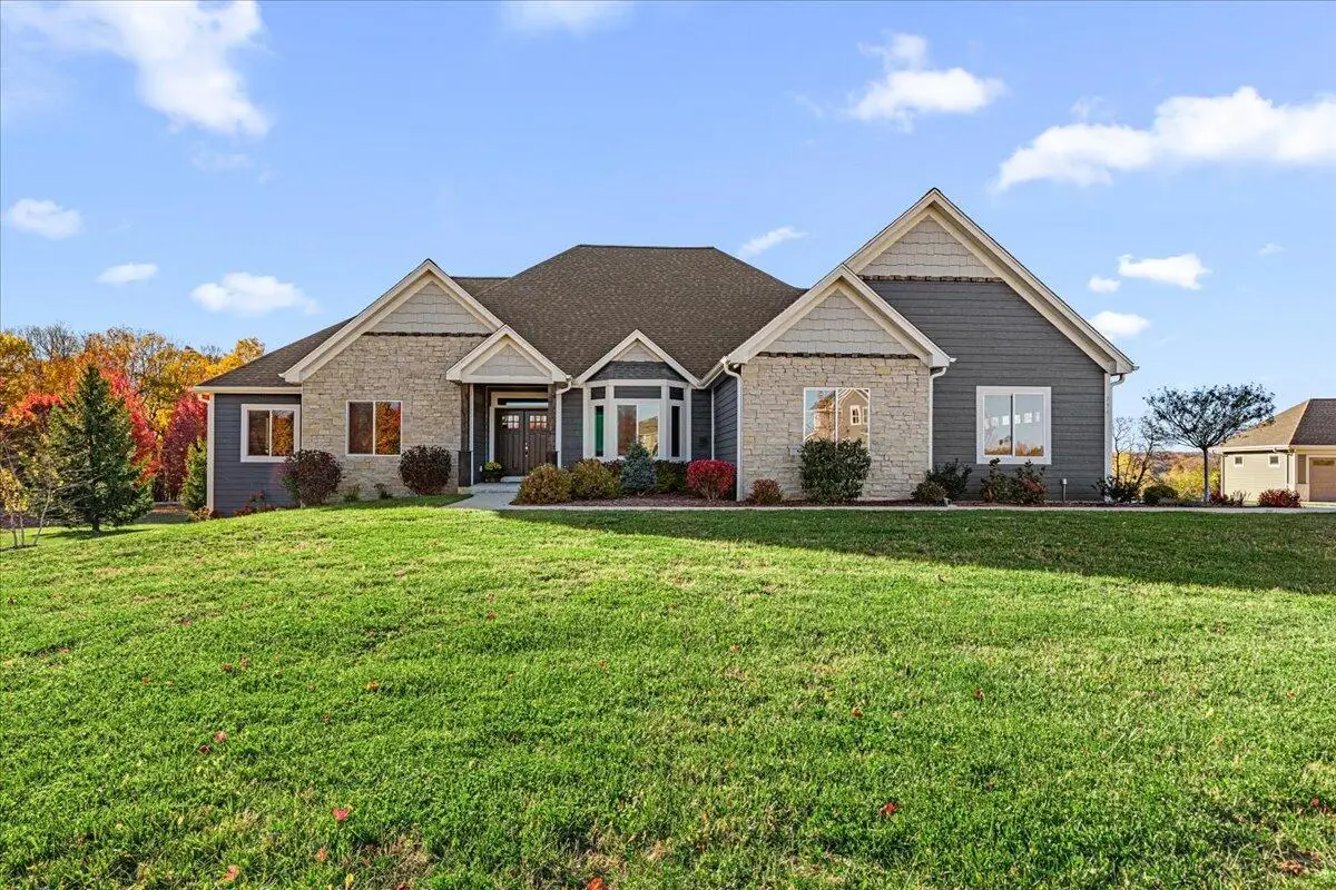 794 Lakeview Ridge Ln, Richfield, WI 53017 - Image #1