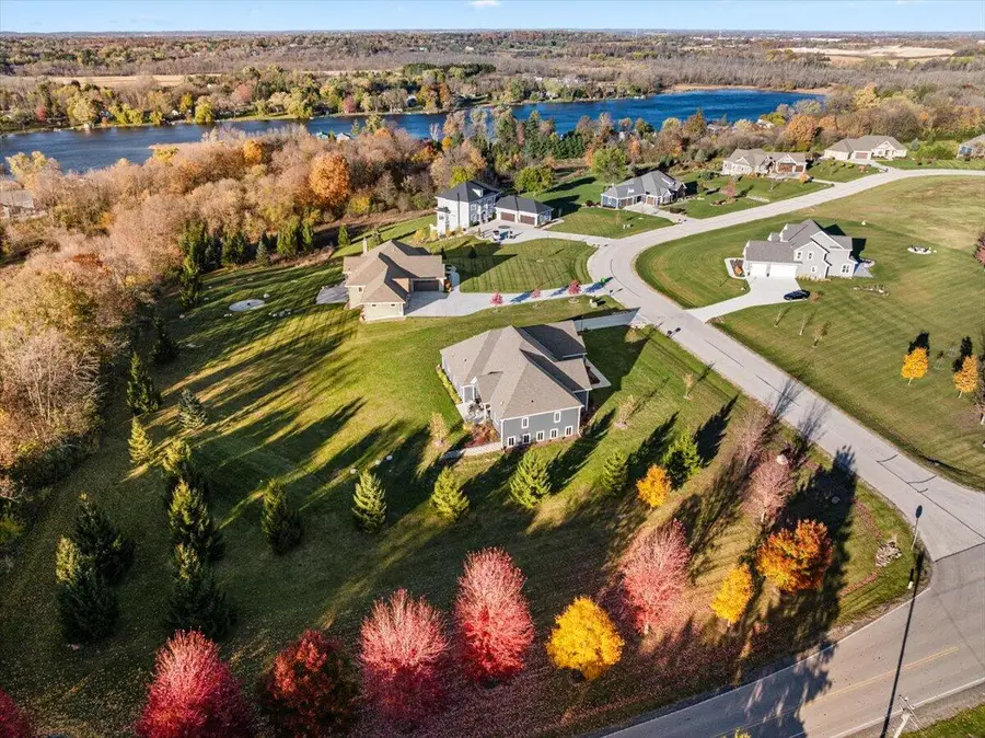 794 Lakeview Ridge Ln, Richfield, WI 53017 - Image #2